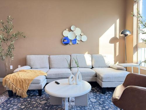 Lyon Street Apartment | New Oasis Near Disneyland Pool Gym Free Parking