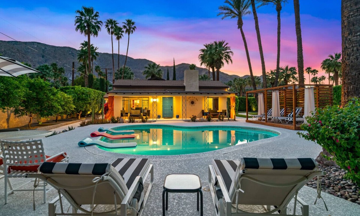 Old Las Palmas House | New Private Resort! Steps from downtown! Expresso! Views! Pool! EV Charger!