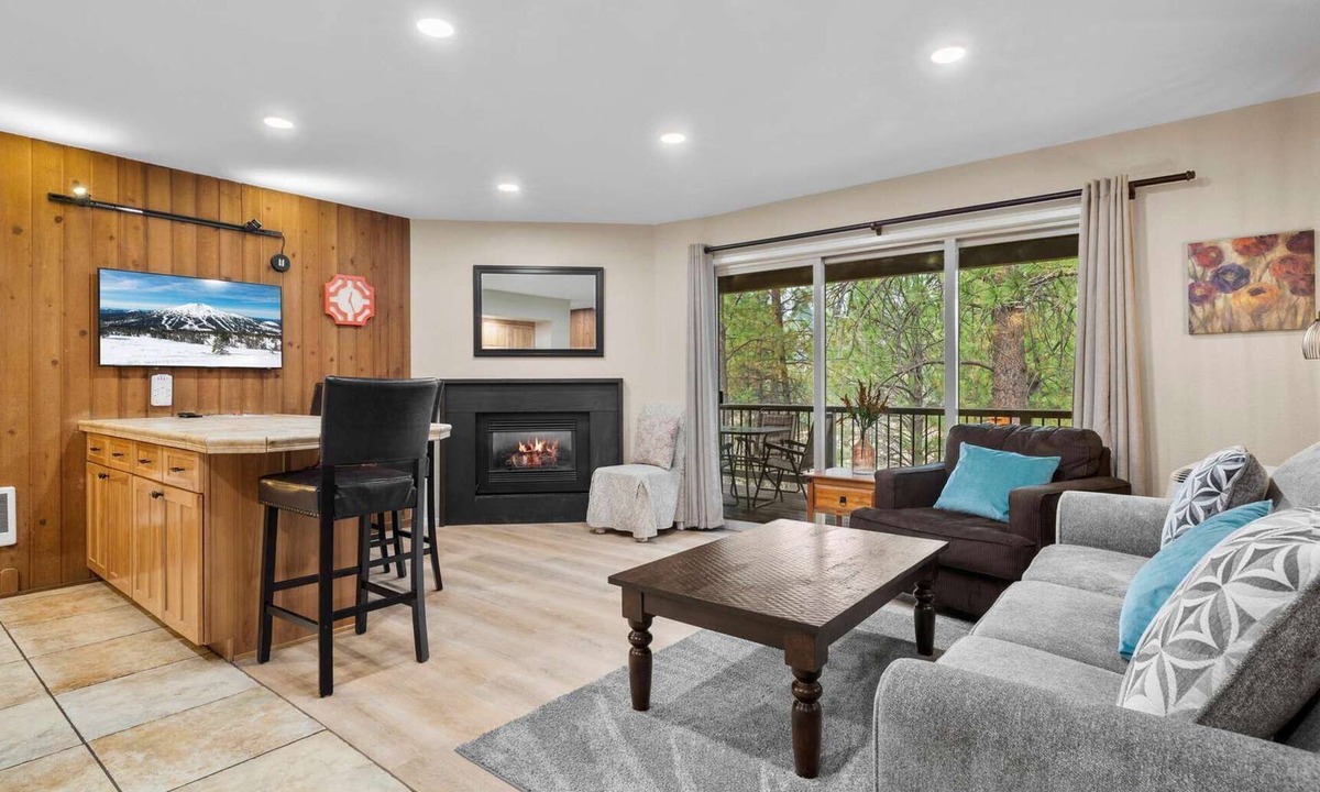 Century West Condo | New! Remodeled Condo | Pool - Hot Tub | Steps to River Trail