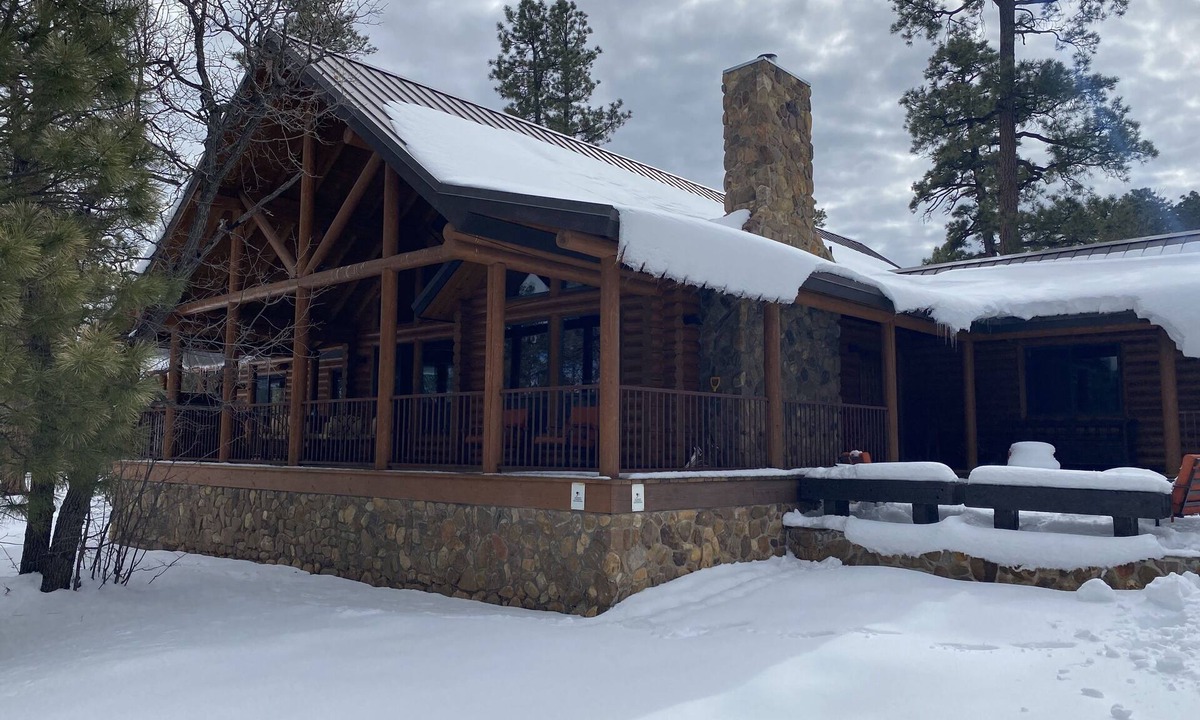 Happy Jack Cabin | NEWER, LUXURY, Solid LOG CABIN on Secluded 10 ACRES in Northern AZ