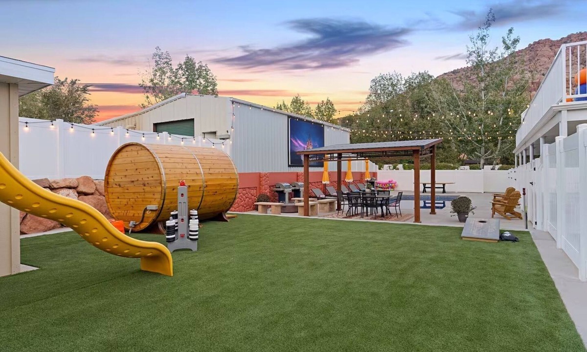 Hildale Apartment | Newly Built 3BR/2BA Full of Amenities: Pool, Hot Tub, Sauna, 1 hr to Zion