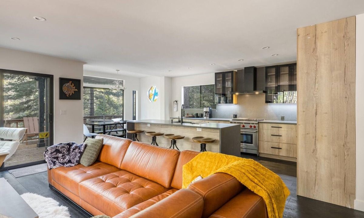 McKinney Estates House | NEWLY REMODELED!Modern Mountain House. Hot tub perched above creek.TESLA charger
