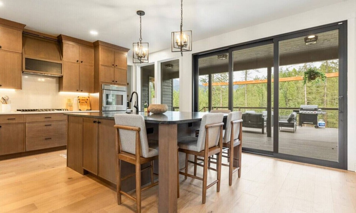 Kalispell House | Newly Remodeled Retreat w/Court + Views + Tub