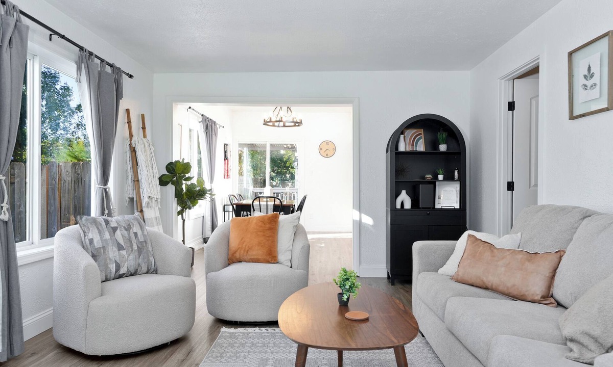 West Salem House | Newly Renovated! Family Home, Walking Distance to Local Restaurants, Parking