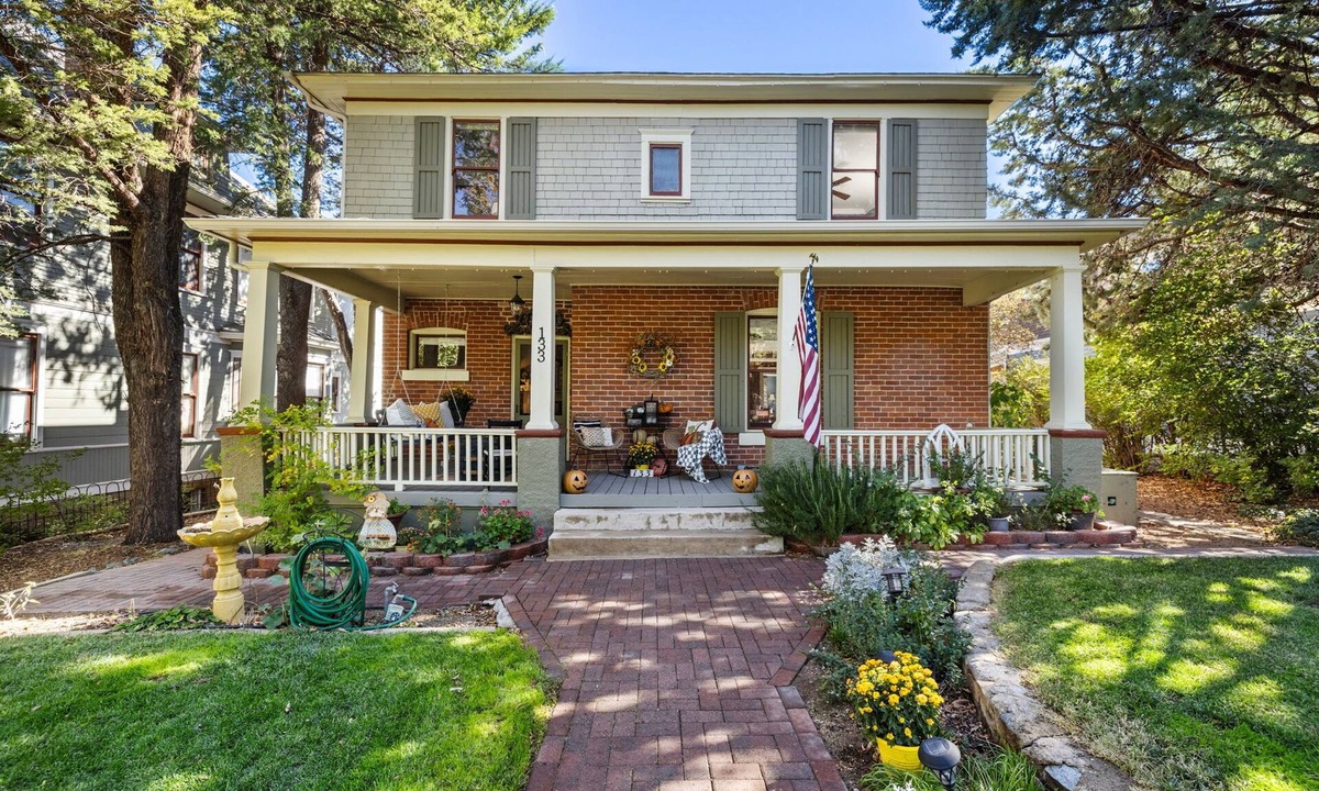 Prescott House | North Vernon~ Vintage Retreat in the ❤️ of Prescott!