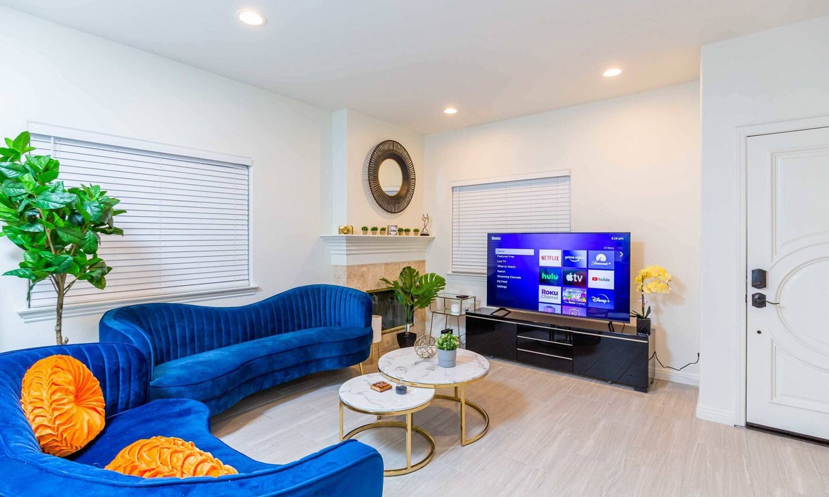East Pasadena House | Not Affected by the Fire/elegant Pasadena Retreat Prime Comfort Awaits