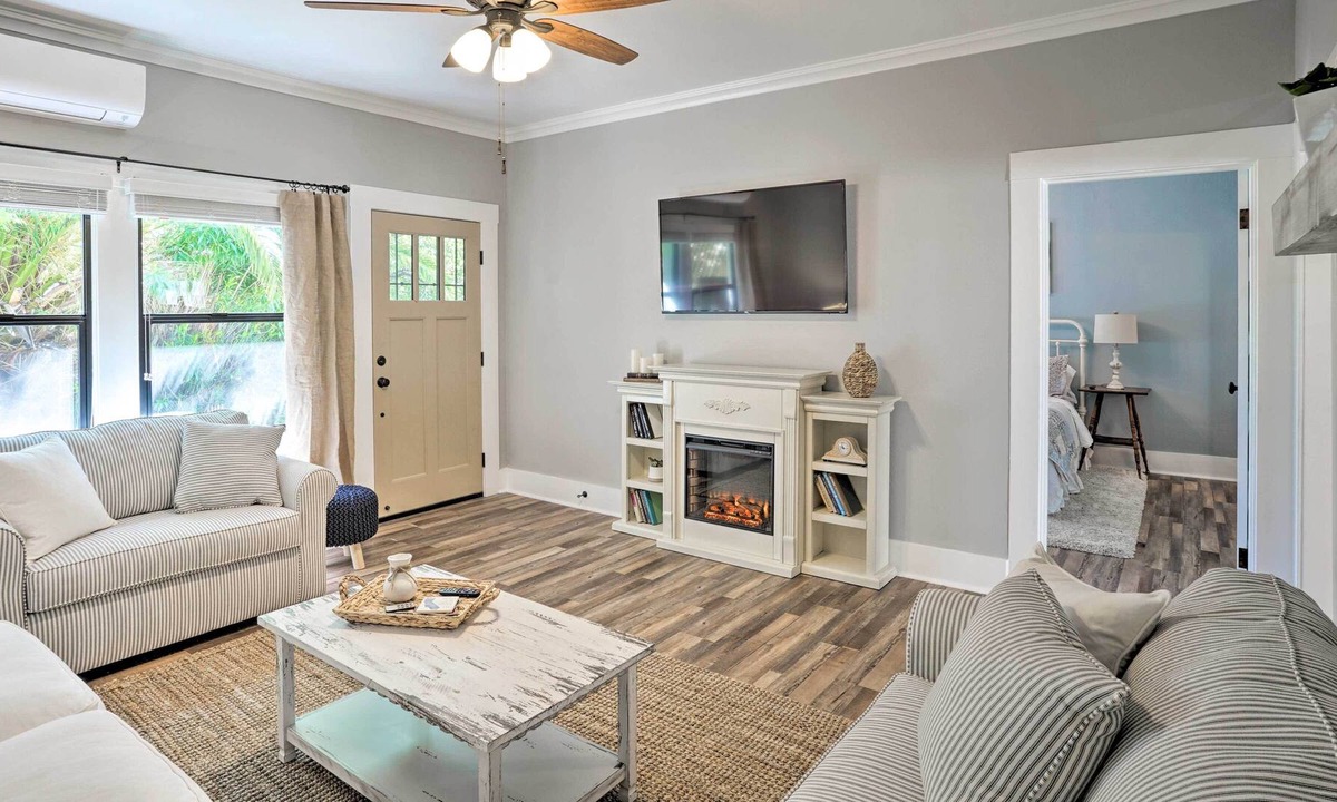 Ukiah Cottage | NY-Downtown Ukiah Cottage, 5 Mi to Lake Mendocino