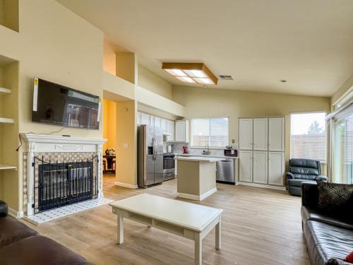 Oakley House | Oakley Bay Area Haven
