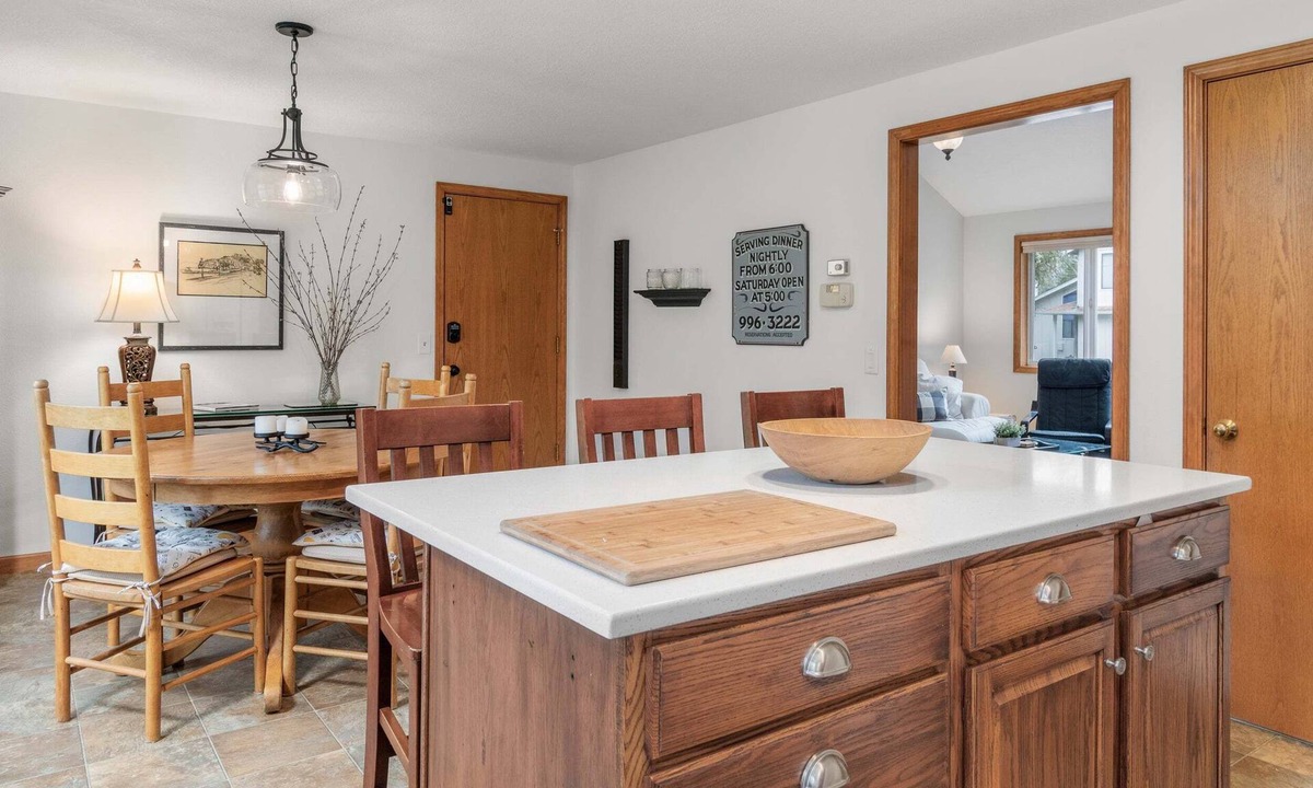 Central Oregon House | Oakway Oasis - 6 Minutes To Autzen 4 Bedroom Home