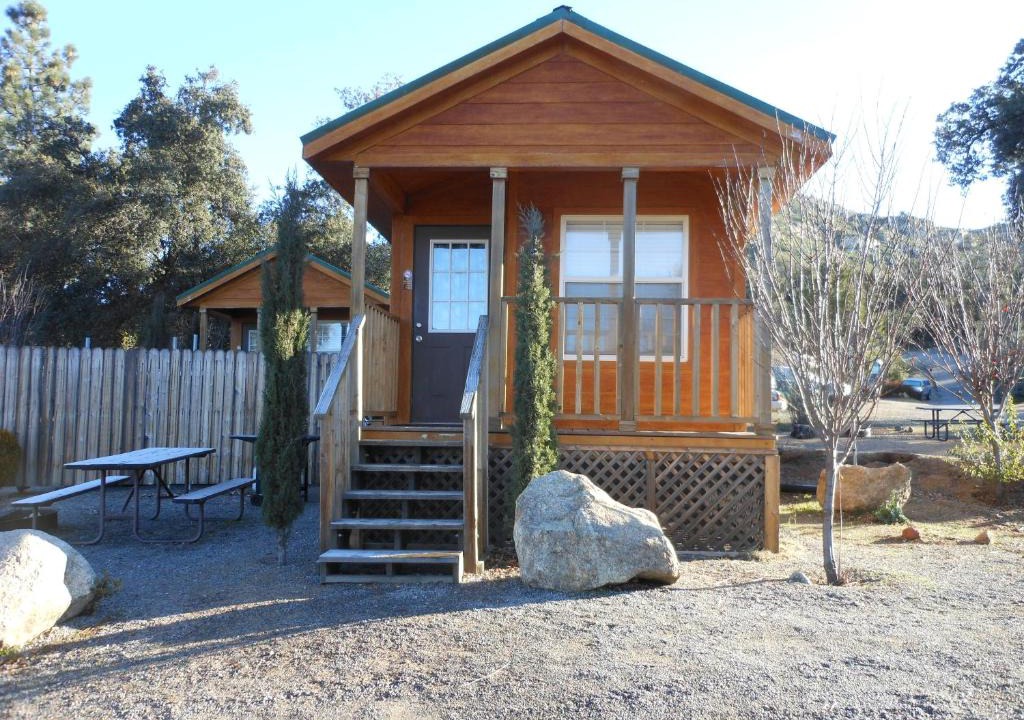 Descanso Resort | Oakzanita Springs Camping Resort Cabin 2