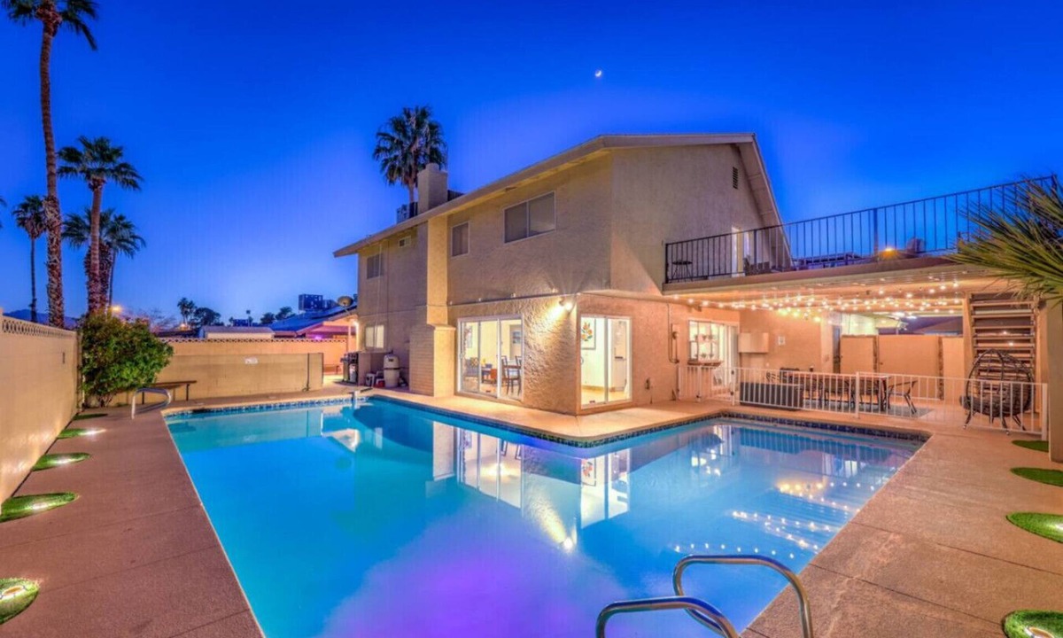 Paradise House | Oasis near STRIP-Lap Pool, Spa, Sauna, Poker, Deck