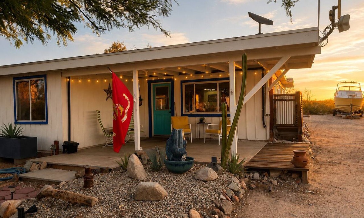 Wonder Valley House | Oasis Ranch: Desert retreat with art, stargazing, spa w/plunge & serenity.