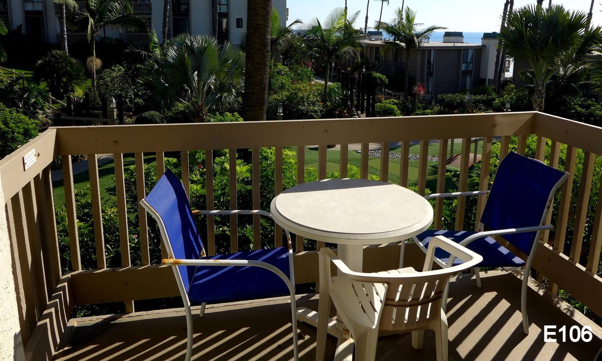 Townsite Condo | Ocean and Pool Views Just Steps to Beach