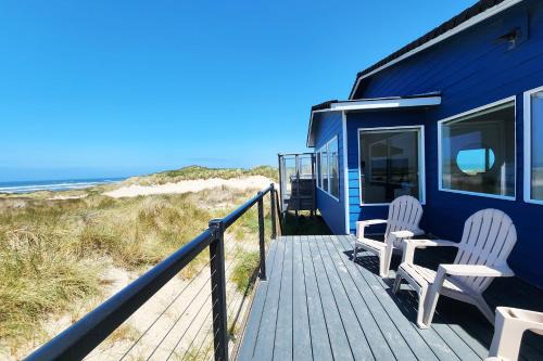 Bayshore House | Ocean Front on the Beach! Dog Friendly! Beachside Bliss