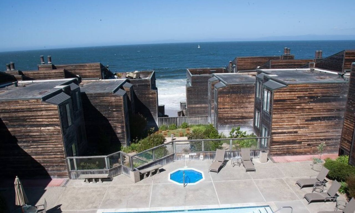 Monterey Condo | Ocean Harbor 110 - Monterey Condo - Oceanview, Surf Sounds