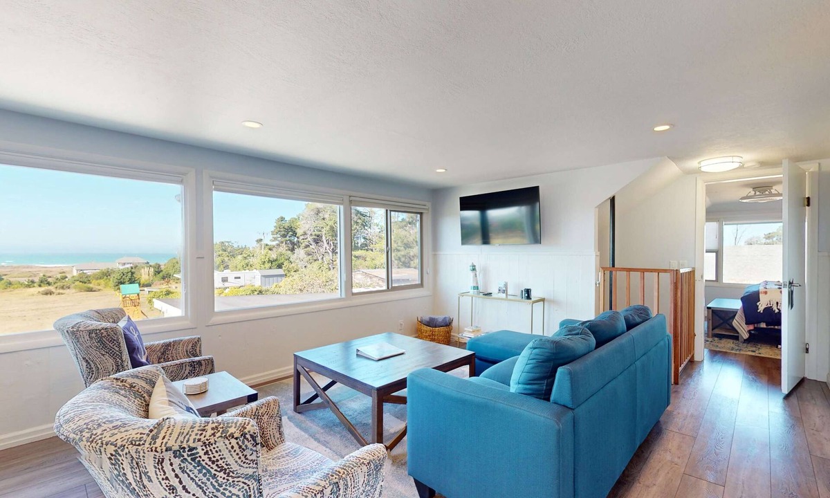 Fort Bragg House | Ocean View Apartment - Beach Access, Yard, Bikes