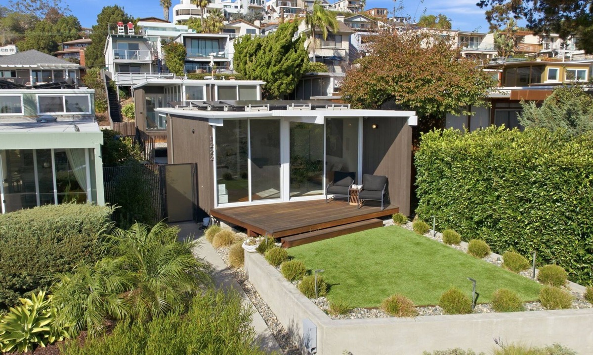 La Jolla Mesa House | Ocean View in PB-La Jolla. Highly Walkable!