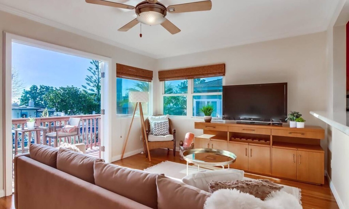 Point Loma Cottage | Ocean view! Walk to Sunset Cliffs - Surf - Beach!
