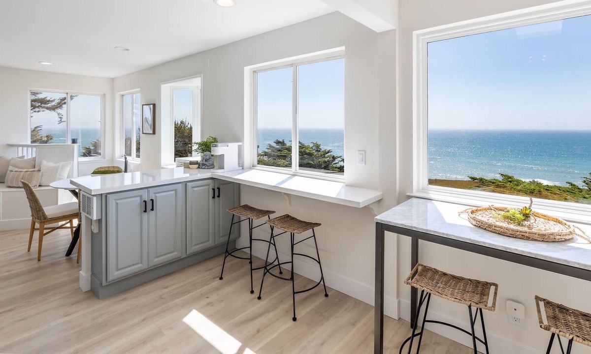 Moss Beach House | Oceanfront Coastal Home w/ Breathtaking Views – Hiking, Beaches & More