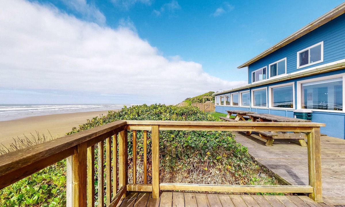 Edgewater Shores House | Oceanfront Home with Ocean View, High-Speed WiFi, washer&dryer, & Gas Fireplace