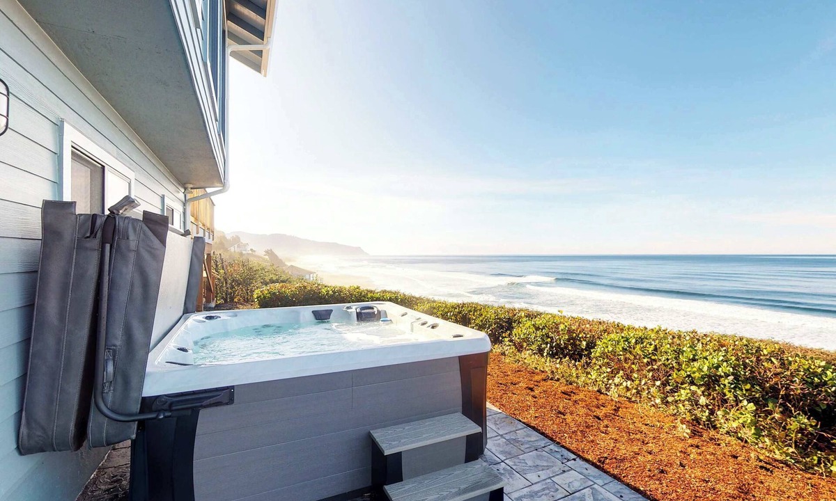 Cloverdale House | Oceanfront house with Pool table and private hot tub overlooking the ocean