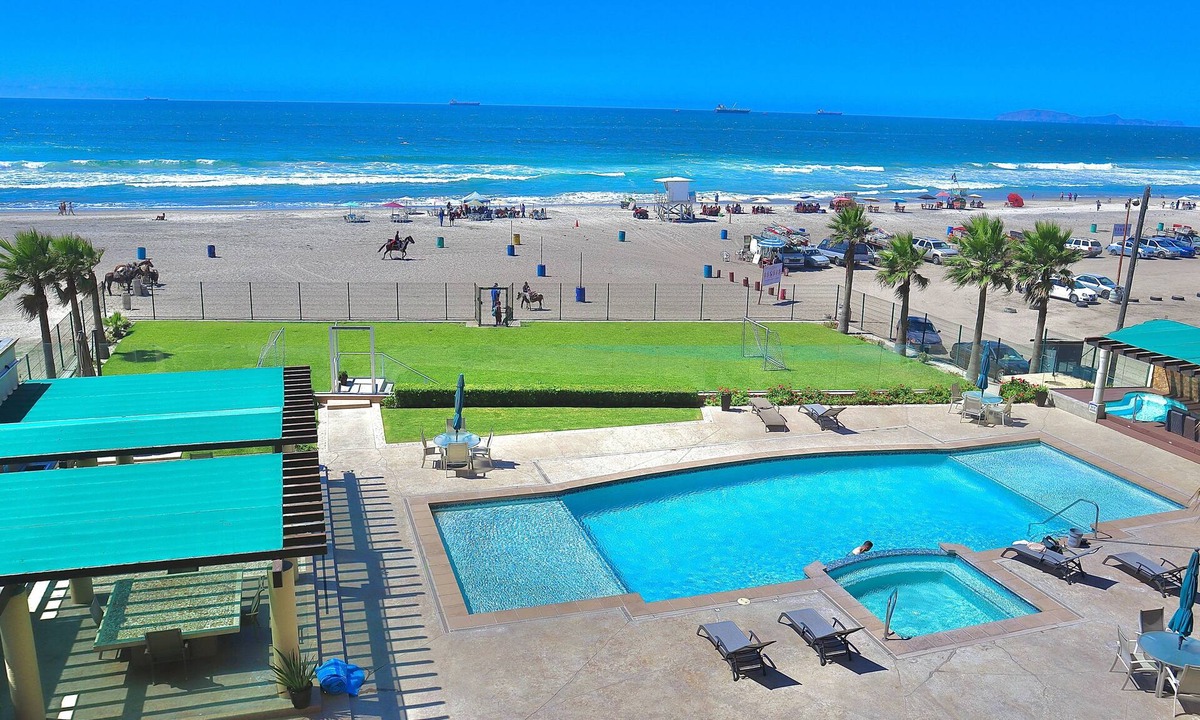 Centro Playas Condo | Oceanfront luxury condo right in the heart of Rosarito