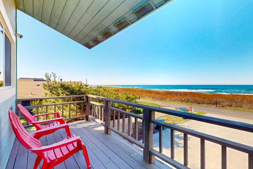 Fort Bragg House | Oceanfront Studio-Beachfront Bliss & Pet-Friendly