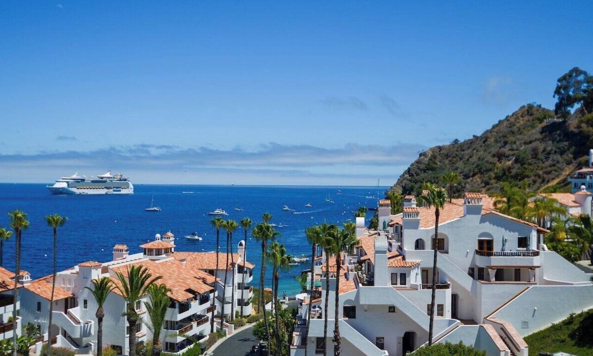 Avalon Condo | Oceanfront view, plus corner patio and golf cart