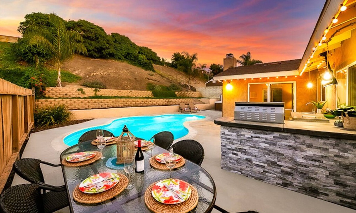 Loma Alta House | Oceanside Oasis | Heated Pool & Hot Tub, 10 Mins to Beach!