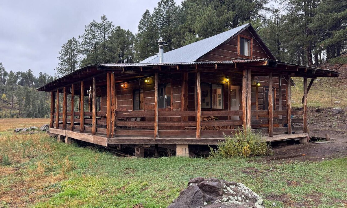 Blue Cabin | Off-Grid Cabin w/Meadow in White Mountains. 45m from Alpine near Black River