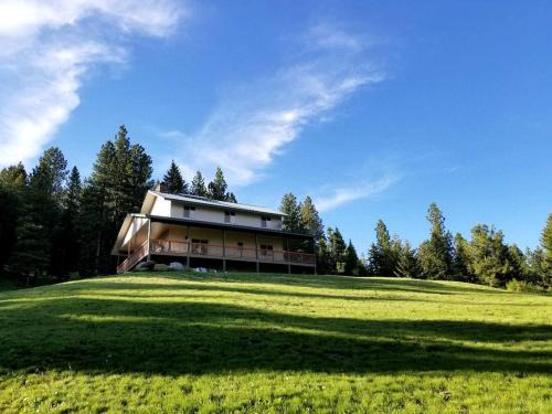 Tamarack House | Off-The-Grid Cottage Rental with 360-Degree Mountain Views near Cascade, Idaho