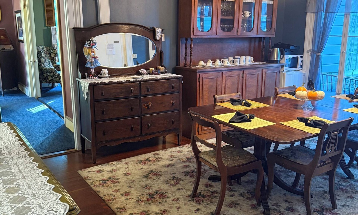 Ferndale Bed & Breakfast | Oldest historic Victorian 7-bedroom bed & breakfast in charming Ferndale