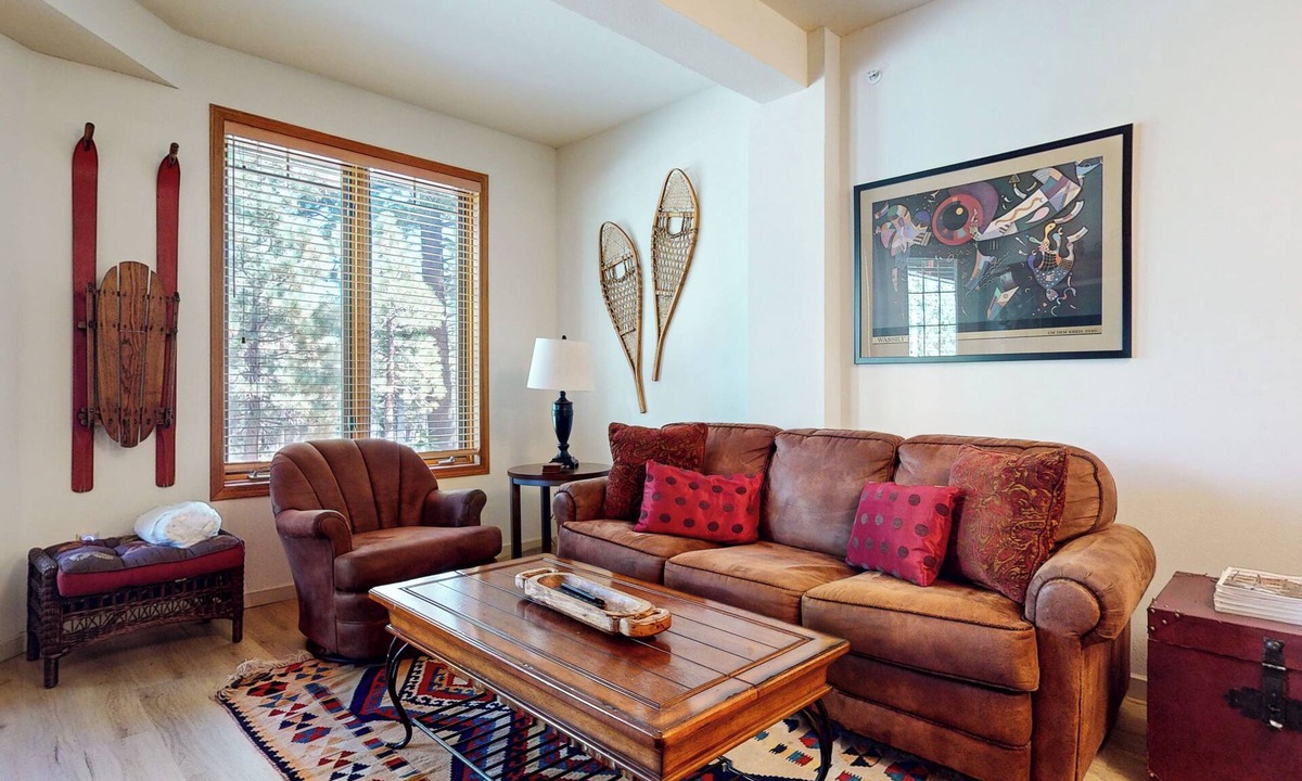 Mammoth Lakes Condo | On Golf Course! Lovely Furnished, Private Gas Grill & Laundry. Pool On-site