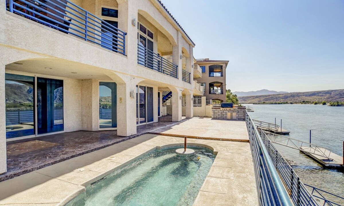Holiday Shores House | ON RIVER (485) 4BD/4BA Riverfront Home with Pool/Private Dock
