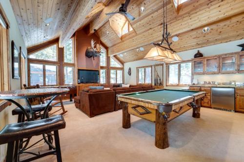 Truckee House | 'One Moose Lodge' w/Hot Tub in Tahoe Donner
