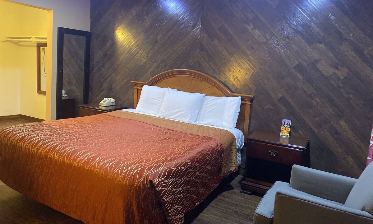 Orange Hotel | Orange Villa Park Motel
