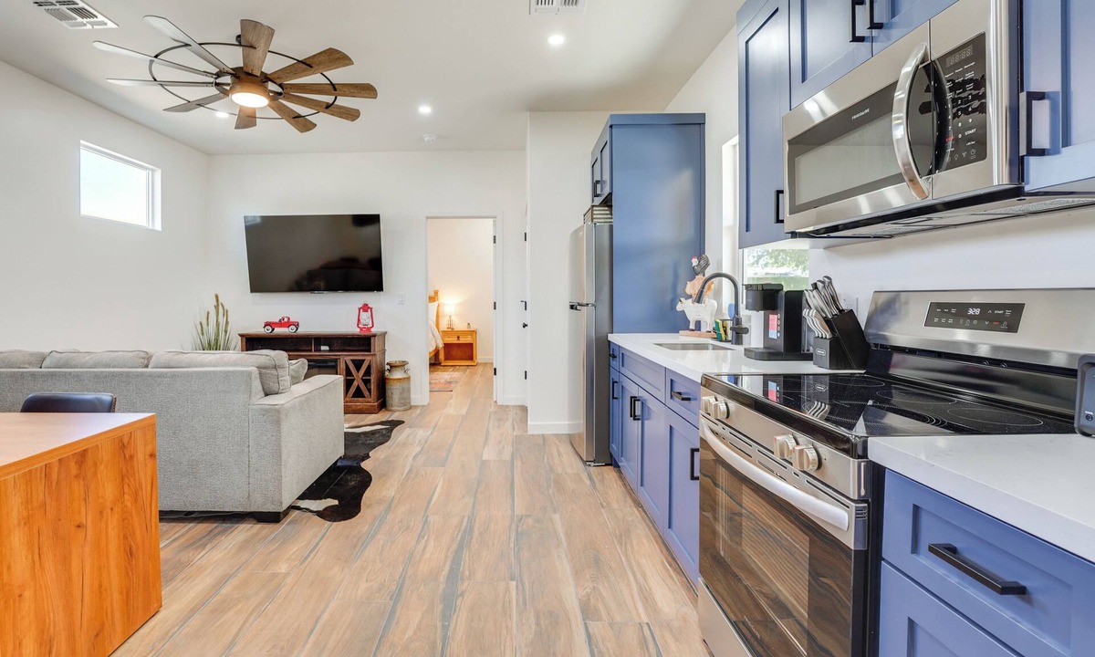 Glendale Cottage | Outdoor Space, Near Everything: Glendale Getaway!