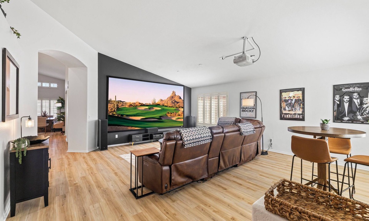 Arrowhead Shores House | P83/PeoriaSportsCmplex/155 INCH SCREEN 4KHD THEATER/HEATEDPool/PuttingGreenOasis