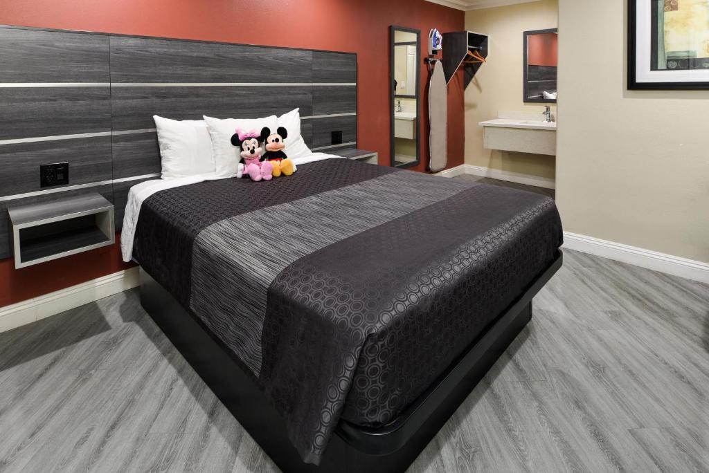 Southwest Anaheim Hotel | Pacific Inn Anaheim