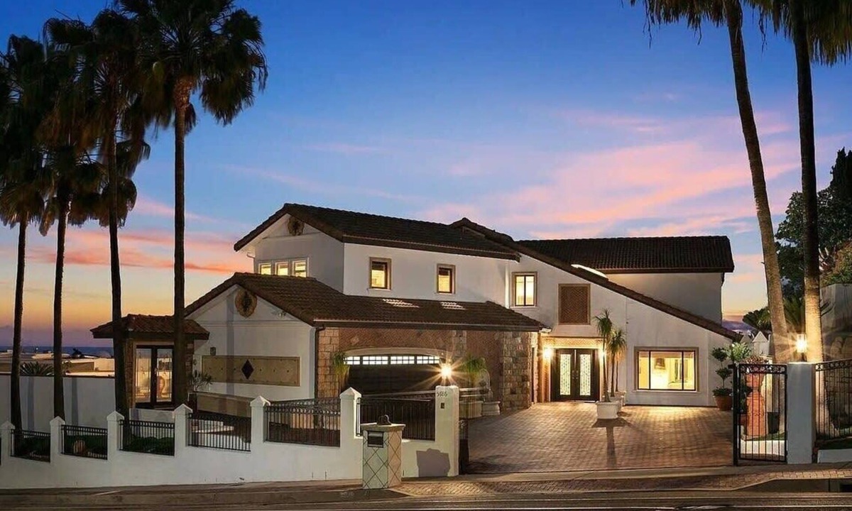 La Jolla Mesa House | Palace of Aloha in La Jolla