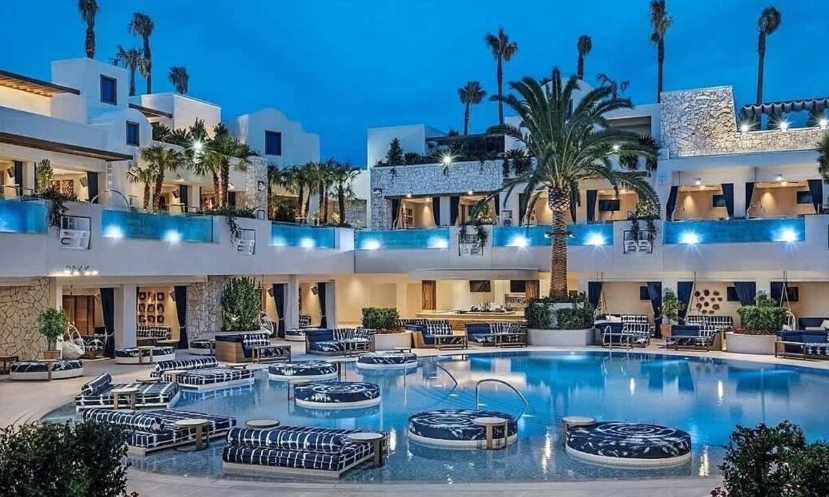 Las Vegas Apartment | Palms 1 BR Mountain View W/Balcony