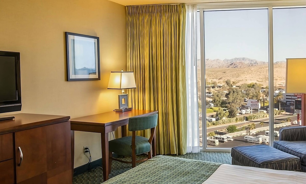 Laughlin Hotel | Panorama Room 2 Queens | Aquarius Casino Resort |Casino Adventure