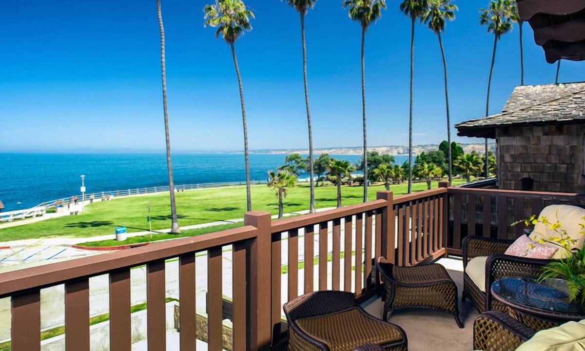 Village of La Jolla Hotel | Pantai Inn