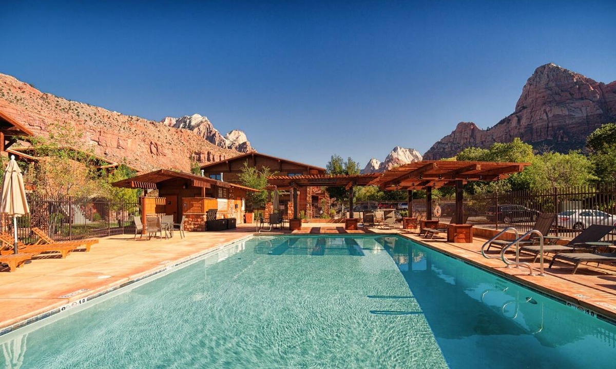 Zion National Park South Entrance Hotel | Park Access Suite | 1 Unit | 1.2 Miles to Oscar’s Café & DeZion Art Gallery Art
