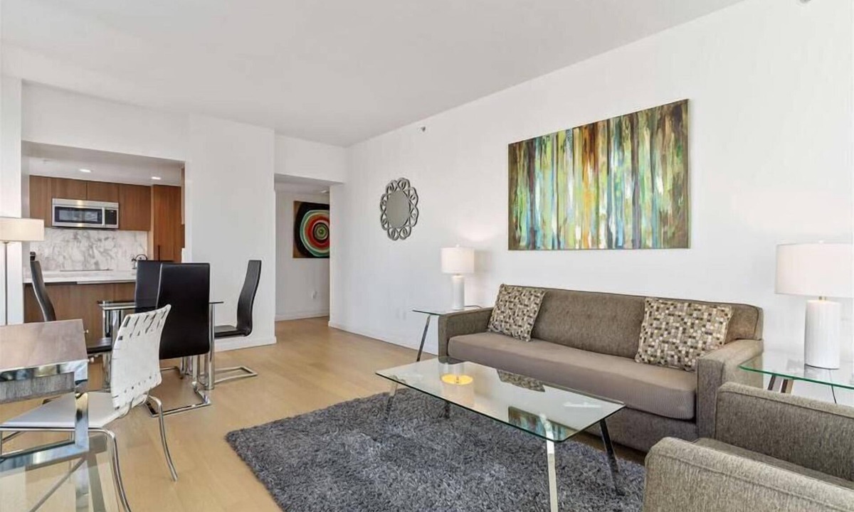 Downtown San Francisco Apartment | Party & Entertaining Areas | Close to Subways+Commutes |South Beach