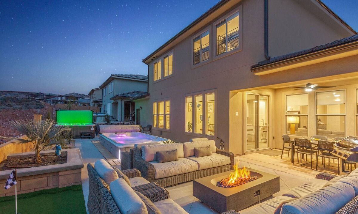 Sienna Hills House | Paseos 1149 | Desert Pete's Retreat SLP 20 | Private Swim Spa and Hot Tub, and Putting Green