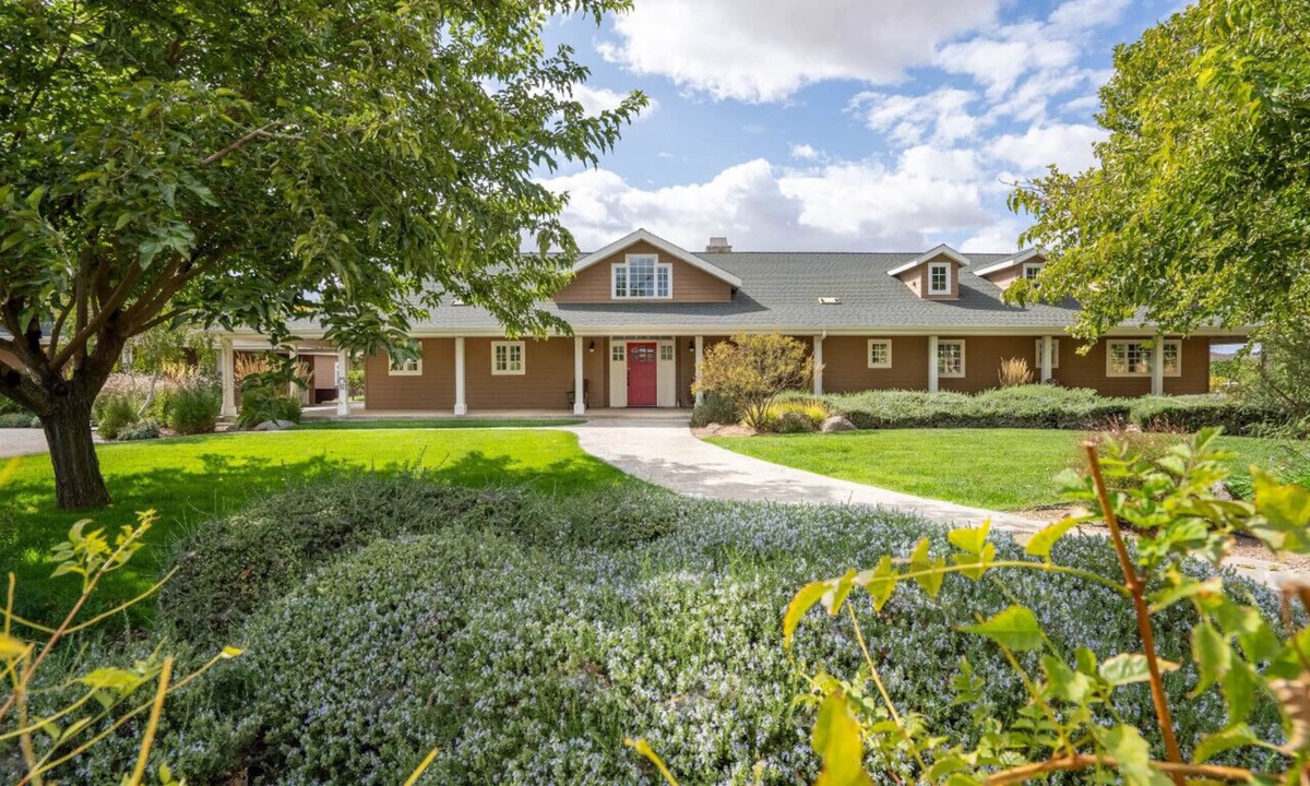 Paso Robles House | Paso Robles Nut House · Casa Delle Noci-Beautiful Rambling Ranch House