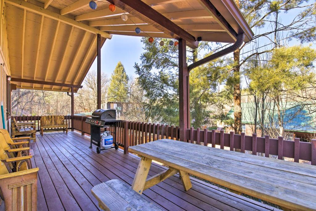 Christopher Creek House | Patio, Grill + Mogollon Rim Views: Payson Cabin
