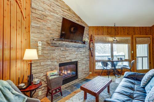 Century West House | Patio & Pool Access! Year-Round Base in Bend