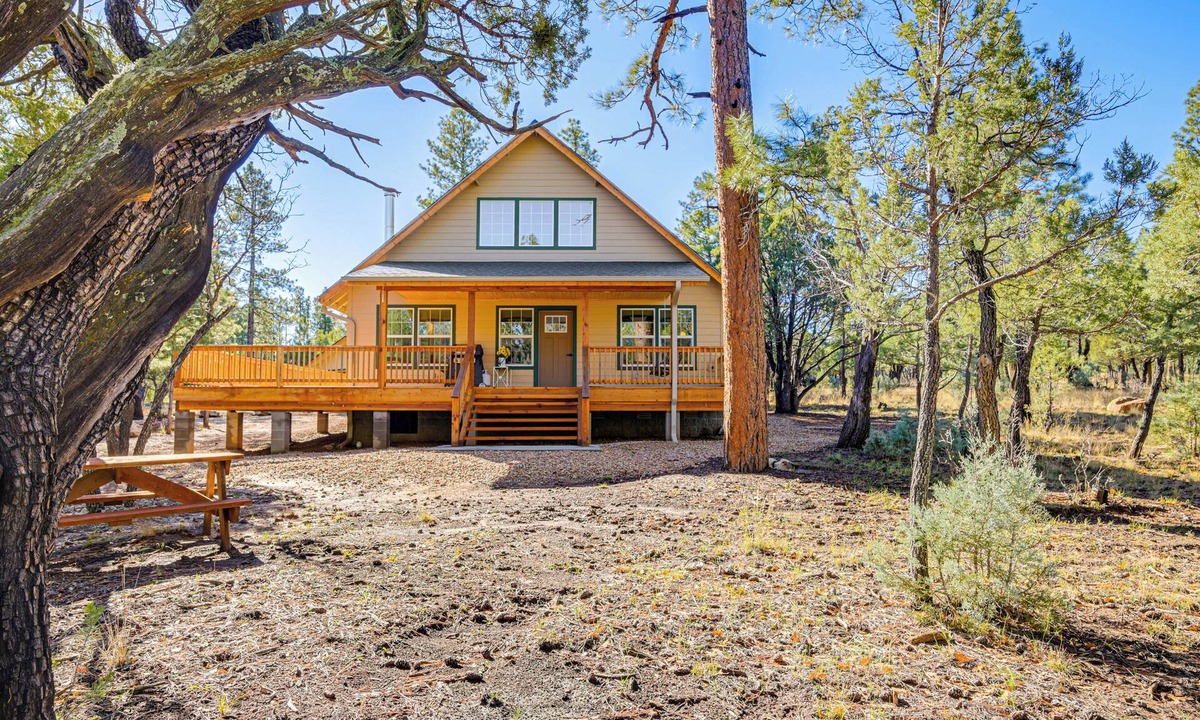 Happy Jack Cottage | Peaceful Blue Ridge Cabin w/Wraparound Deck!